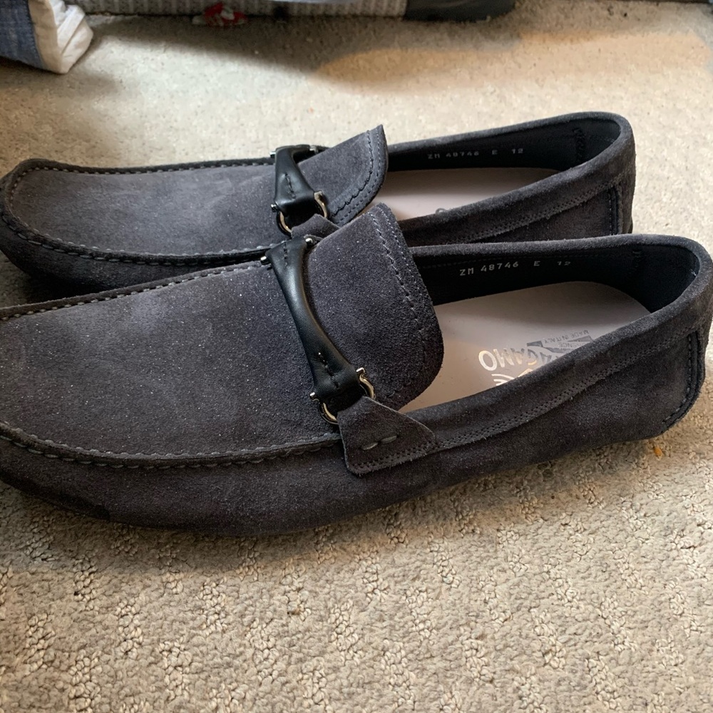 Salvatore Ferragamo Mens Parigi Suede Driver.